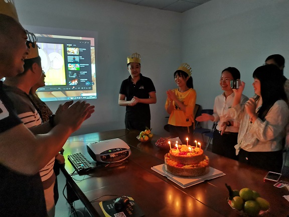 濃濃深情，暖人心《小伙伴們的生日聚會(huì)》